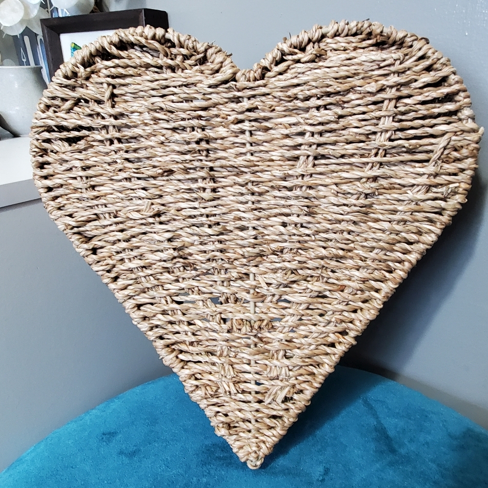 Heart Shaped Basket Hand Woven Seagrass Metal Decorative 11" X 11" X 3" - Picture 2 of 7